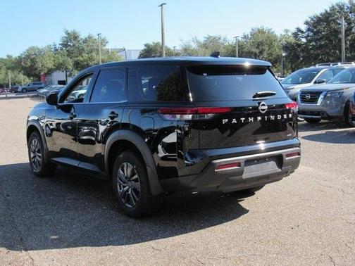 2025 Nissan Pathfinder S