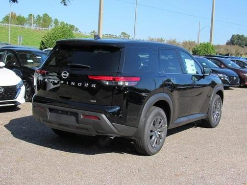 2025 Nissan Pathfinder S