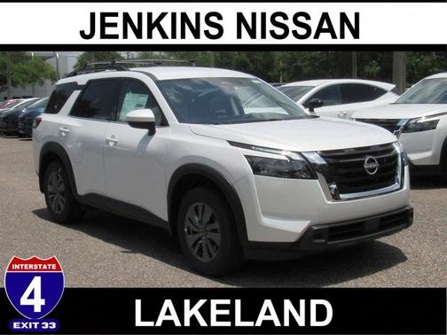 2025 Nissan Pathfinder SV