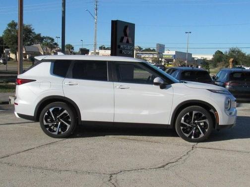 2024 Mitsubishi Outlander SE