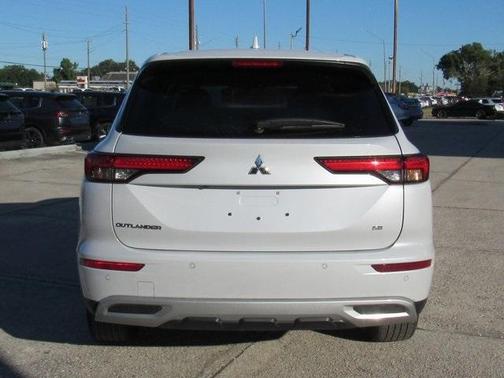 2024 Mitsubishi Outlander SE
