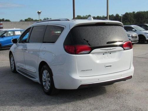 2018 Chrysler Pacifica Touring-L