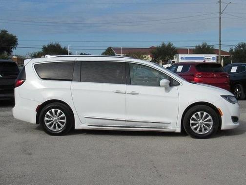 2018 Chrysler Pacifica Touring-L