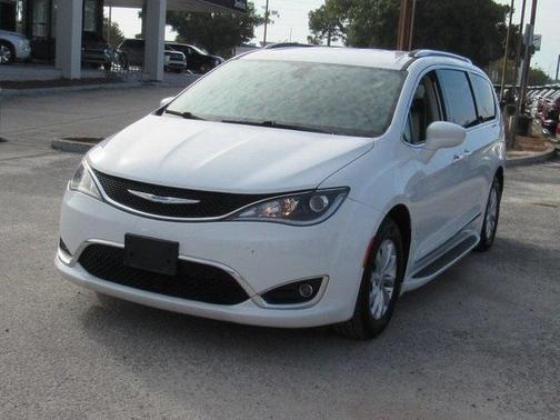 2018 Chrysler Pacifica Touring-L