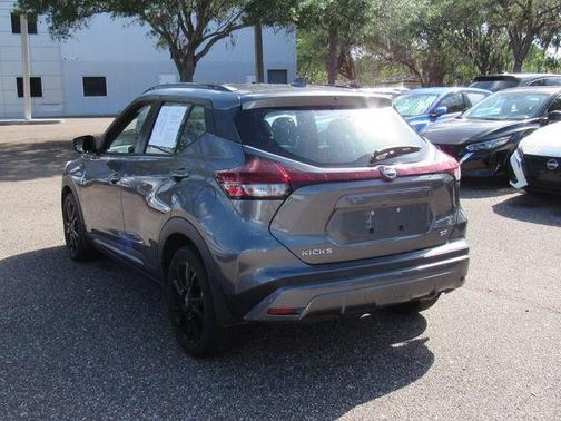 Gun Metallic 2024 Nissan Kicks SR