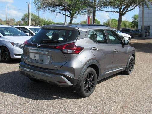 Gun Metallic 2024 Nissan Kicks SR