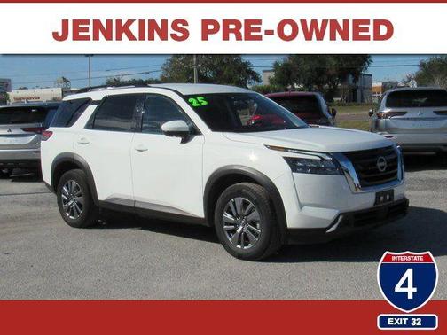 2025 Nissan Pathfinder SV