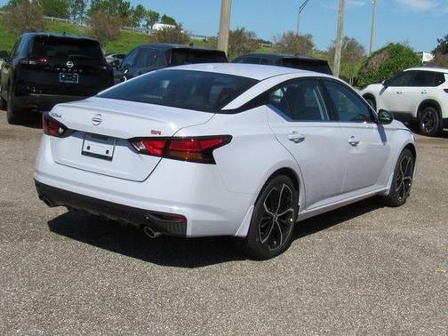 2025 Nissan Altima SR