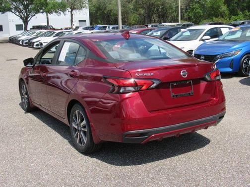 Scarlet Ember 2020 Nissan Versa 1.6 SV