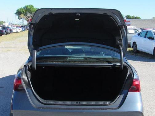 White 2019 Toyota Avalon XLE