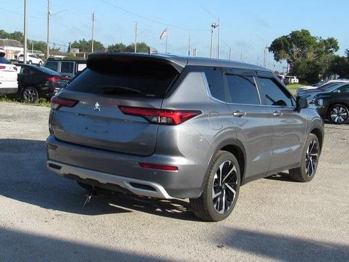 2023 Mitsubishi Outlander SE