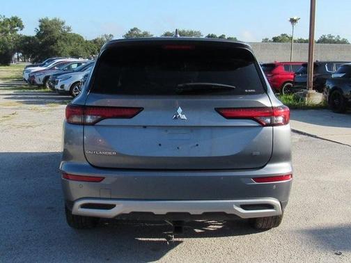 2023 Mitsubishi Outlander SE