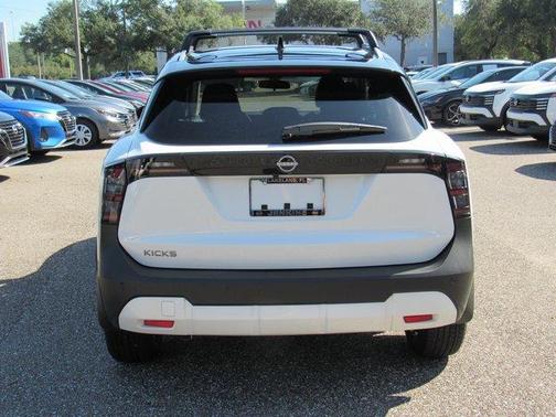 2025 Nissan Kicks SV