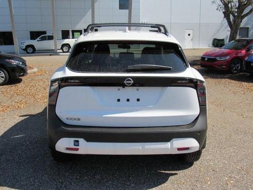 2025 Nissan Kicks SV