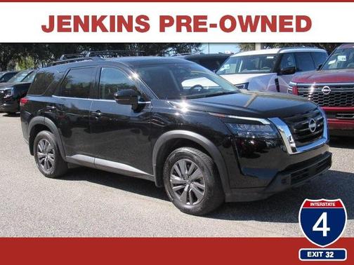 2025 Nissan Pathfinder SV