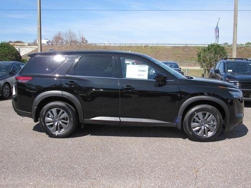 2026 Nissan Pathfinder S