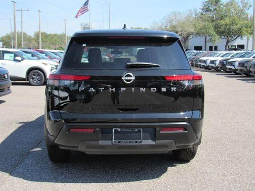 2026 Nissan Pathfinder S