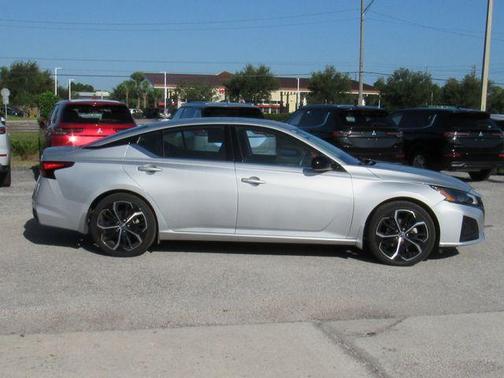 Brilliant Silver Metallic 2023 Nissan Altima 2.5 SR