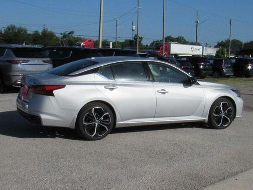 Brilliant Silver Metallic 2023 Nissan Altima 2.5 SR