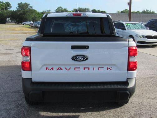 Oxford White 2025 Ford Maverick XL