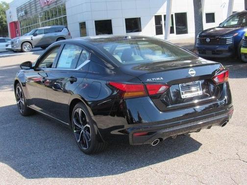 2025 Nissan Altima SR