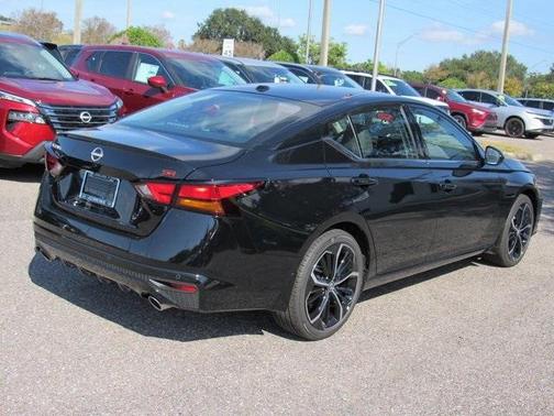 2025 Nissan Altima SR