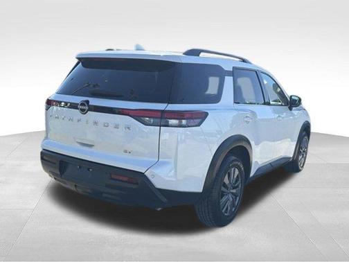 White 2024 Nissan Pathfinder SV