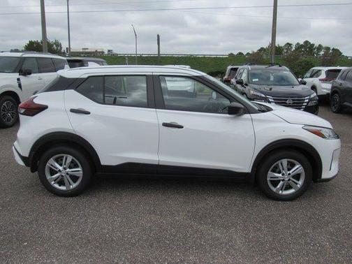 2025 Nissan Kicks Play S