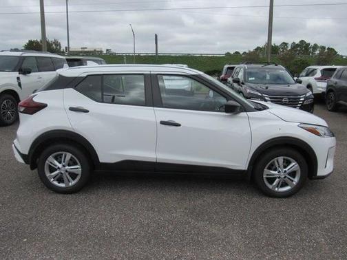 2025 Nissan Kicks Play S