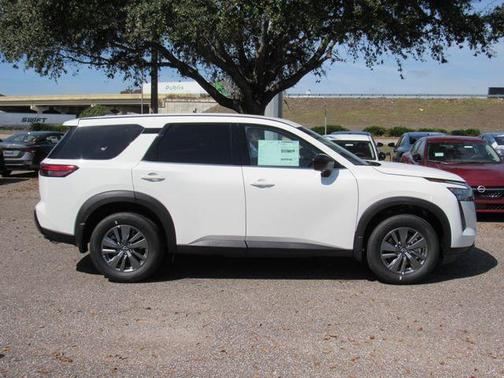 2026 Nissan Pathfinder S