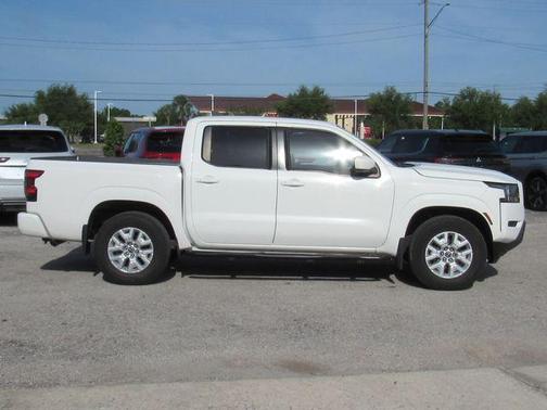 Glacier White 2022 Nissan Frontier SV