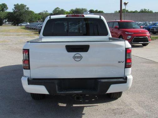 Glacier White 2022 Nissan Frontier SV
