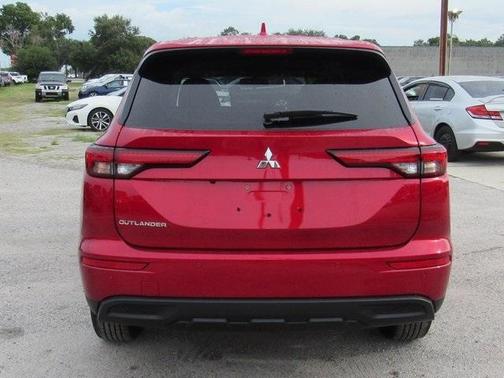 2024 Mitsubishi Outlander ES