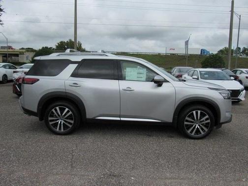 2025 Nissan Pathfinder Platinum
