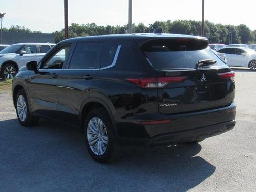 2024 Mitsubishi Outlander ES