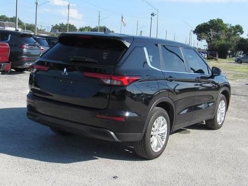 2024 Mitsubishi Outlander ES