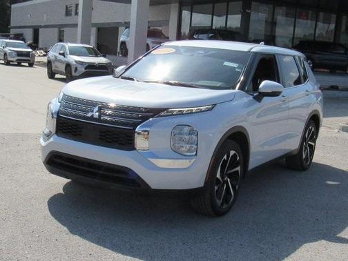 2022 Mitsubishi Outlander ES