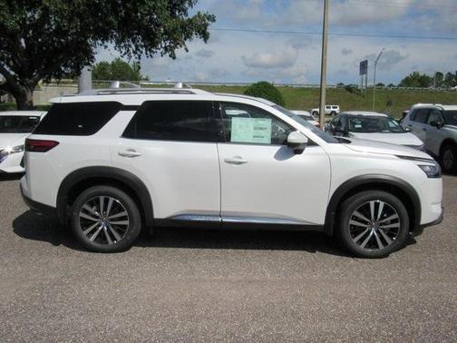 2025 Nissan Pathfinder Platinum