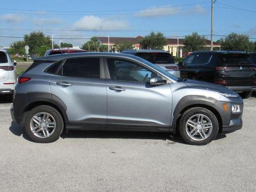 Sonic Silver 2021 Hyundai KONA SE