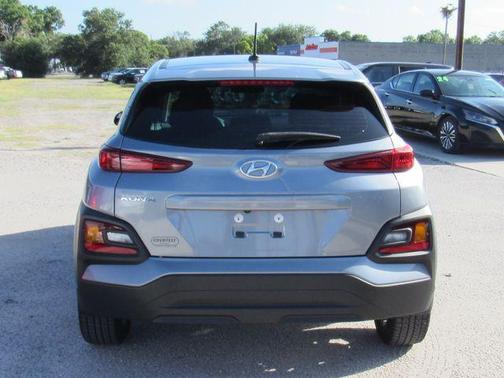 Sonic Silver 2021 Hyundai KONA SE