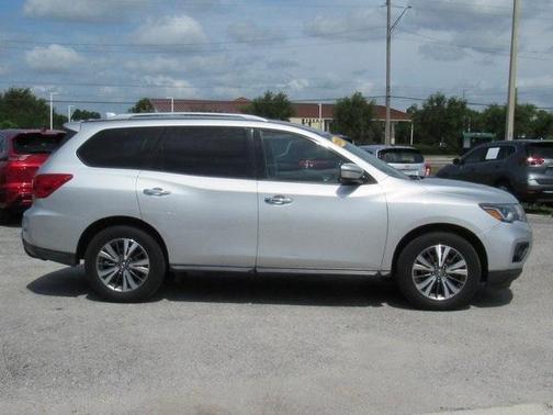 2019 Nissan Pathfinder SV