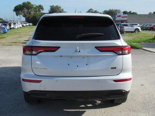 2024 Mitsubishi Outlander SE Black Edition