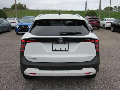 2026 Nissan Kicks SV