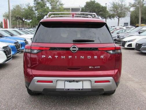 2023 Nissan Pathfinder SL