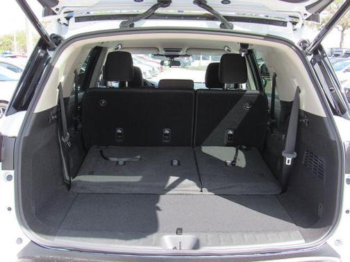 Everest White P 2026 Nissan Pathfinder SV