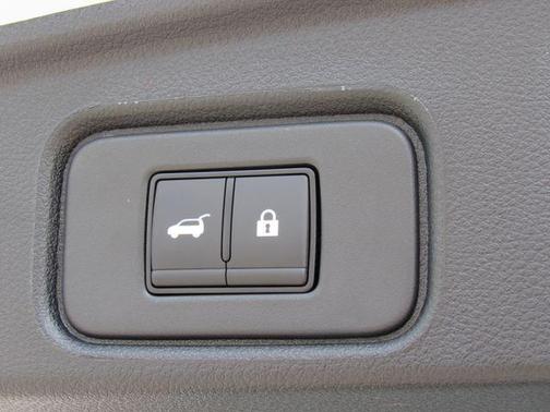 Everest White P 2026 Nissan Pathfinder SV