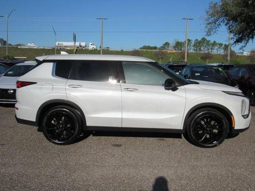 2023 Mitsubishi Outlander SE Black Edition