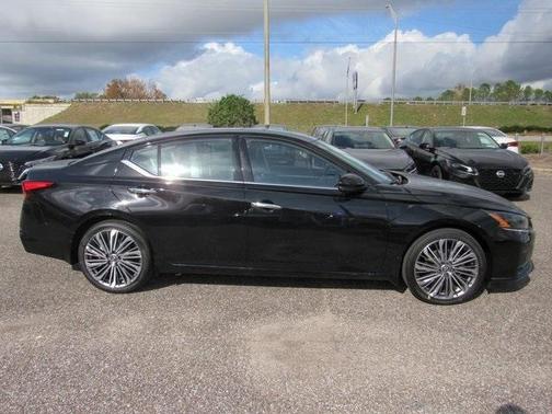 2025 Nissan Altima SL