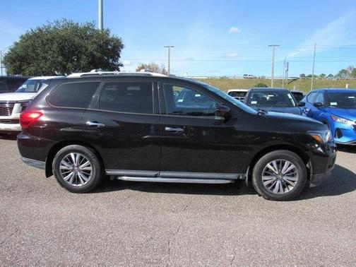 2020 Nissan Pathfinder SV