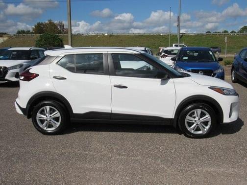 2025 Nissan Kicks Play S